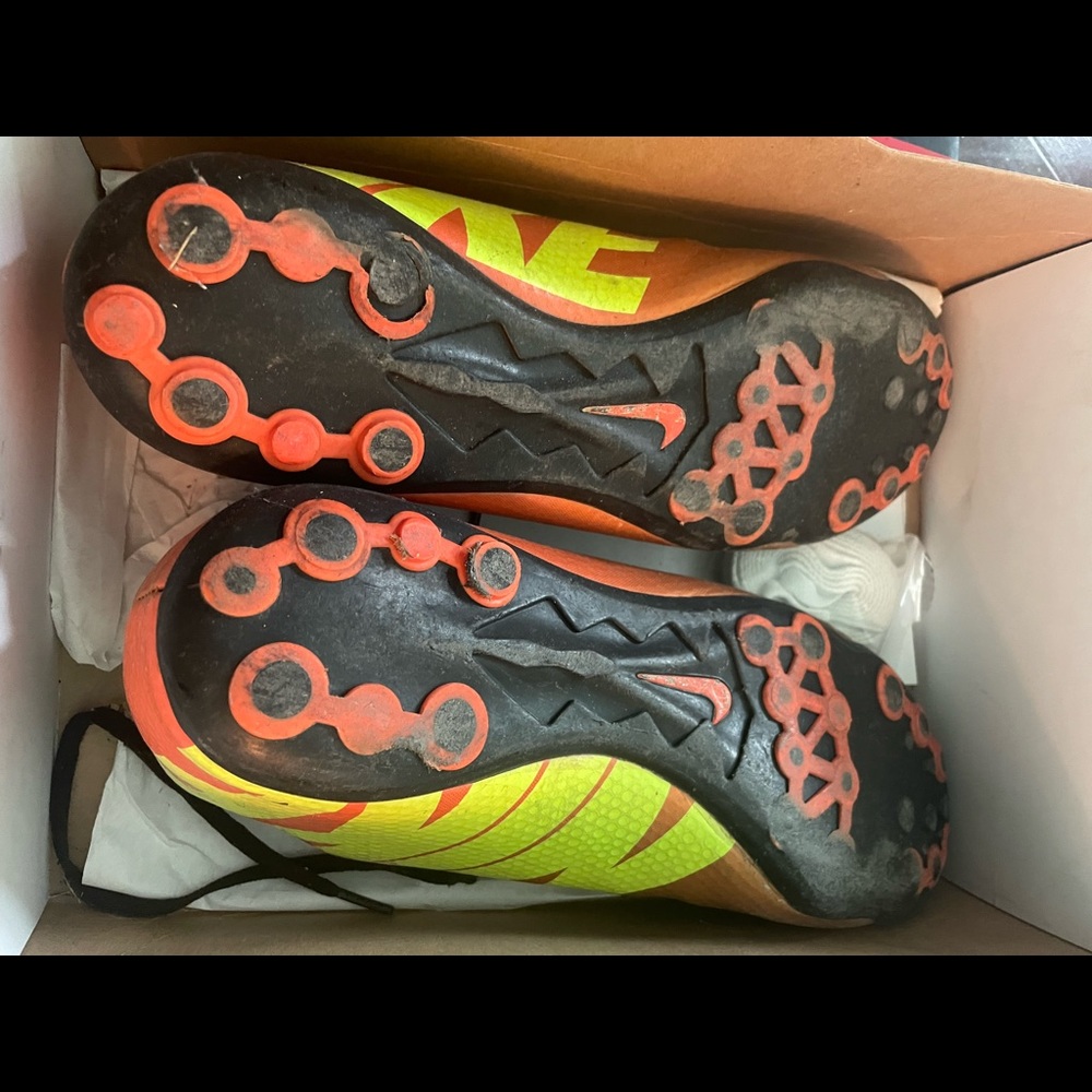 Nike cleats - Picture 4 of 5